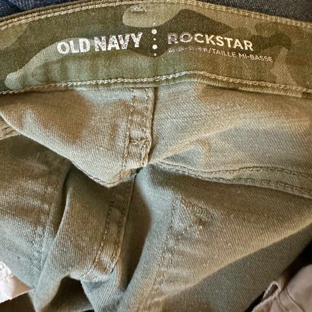 Old Navy - Camo Rockstar Jeans with Raw Hem - Brand New Condition! - Picture 7 of 7